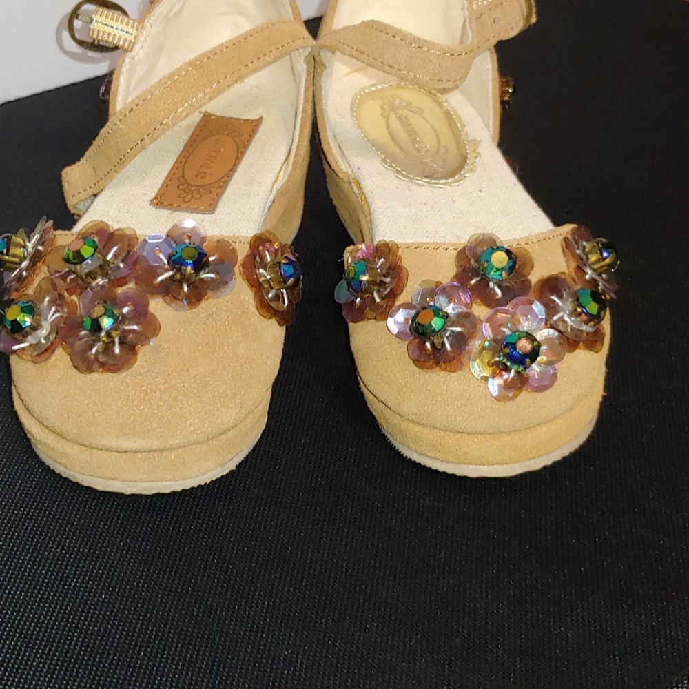 EUC girls dress shoes